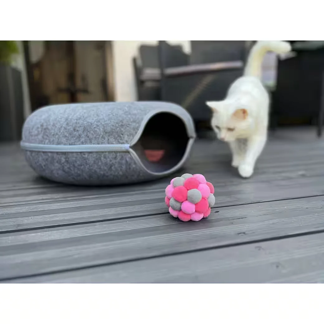 AUMÜLLER Katzenspielkugel Plüsch rosa grau mit Katzenminze Silver Vine